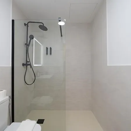 Xpce Victoria 3 Center Apartment *